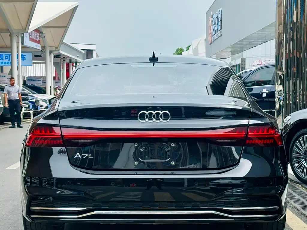 Audi A7L 2025
