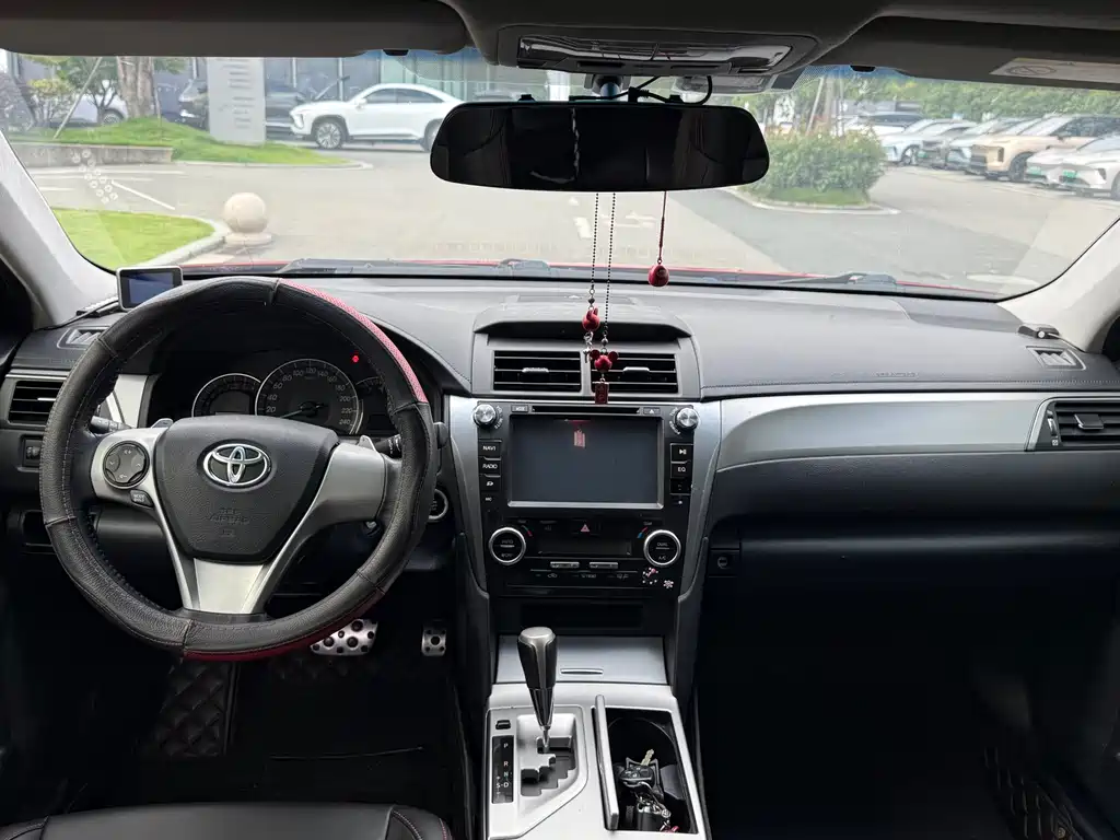 Toyota Camry 2014 — фото 4