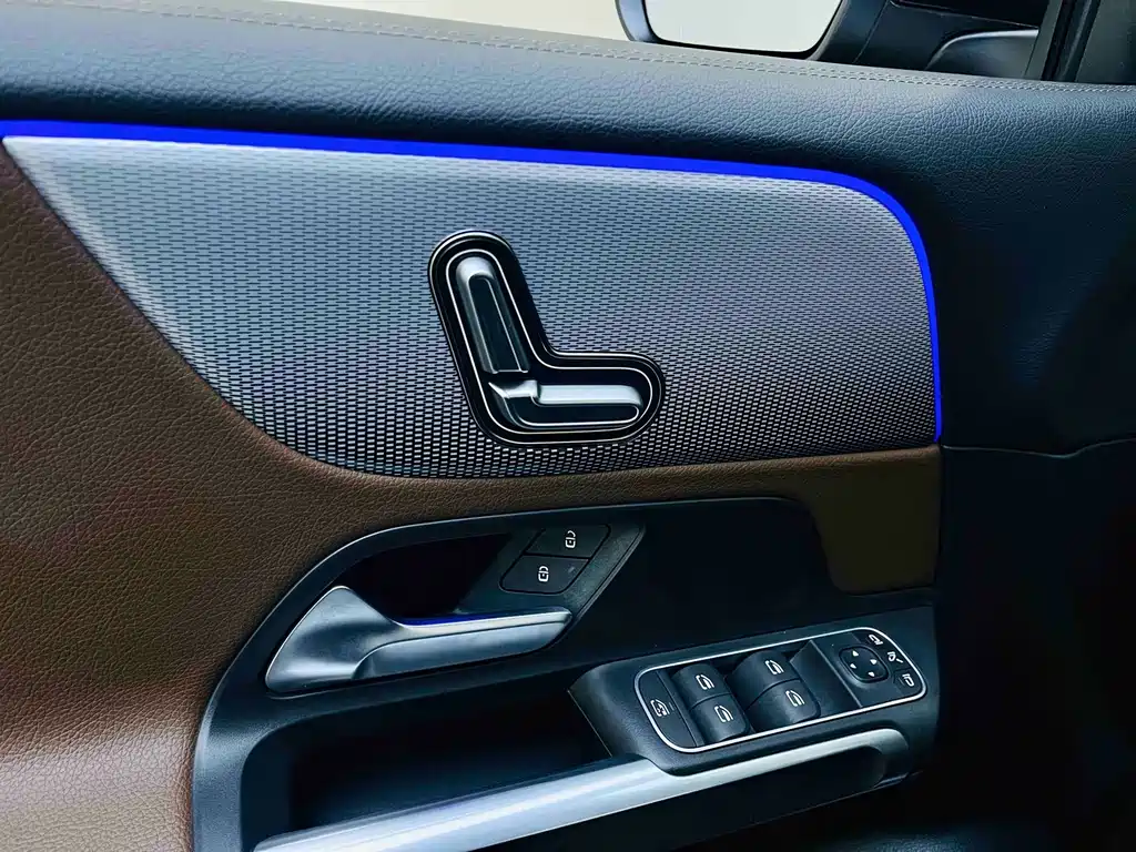 Mercedes-Benz GLB 2023 — фото 15