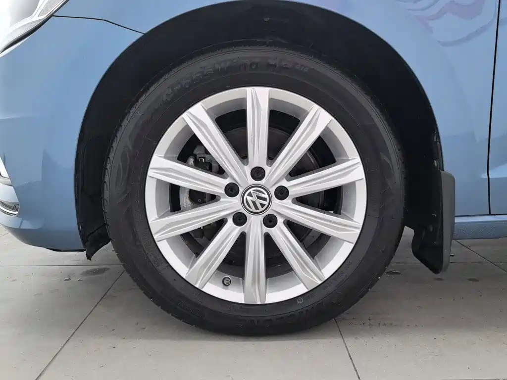 Volkswagen Touran 2018 — фото 17