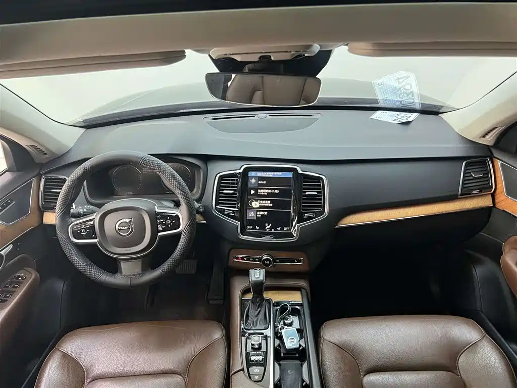 Volvo XC90 2020 — фото 12