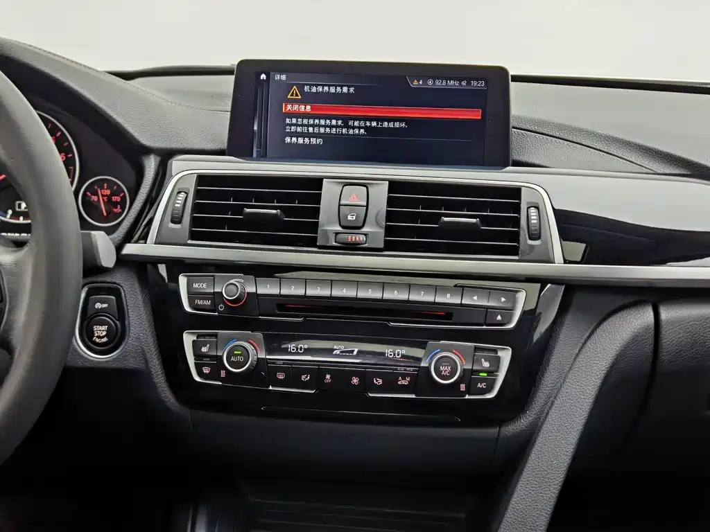 BMW 3 Series 2019 — фото 12