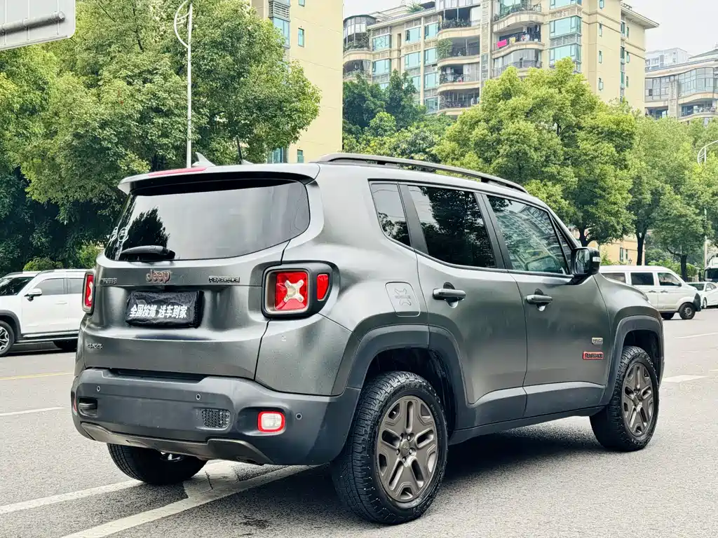Jeep Renegade 2016 — фото 3
