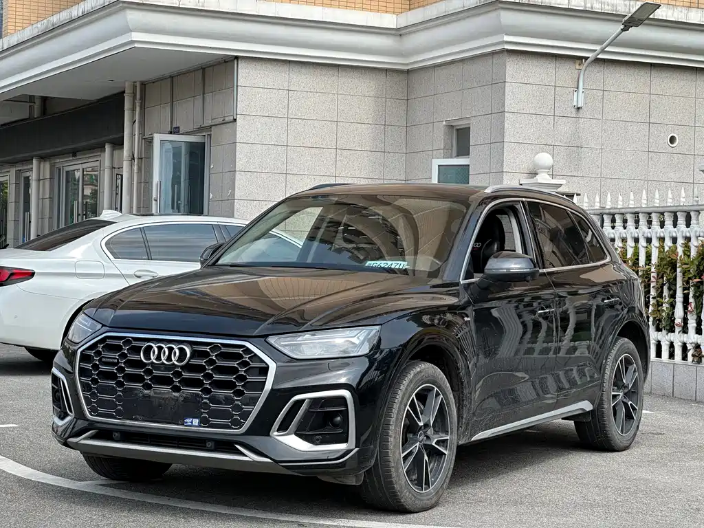 Audi Q5L 2022 — фото 1