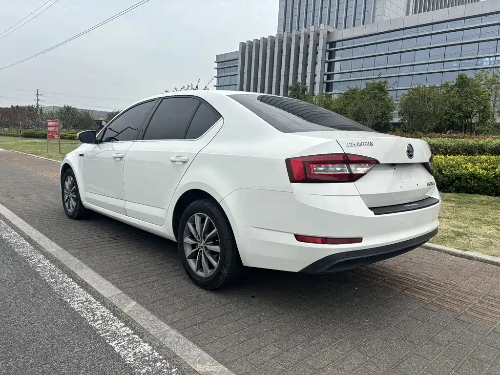 Skoda Octavia 2018 — фото 14