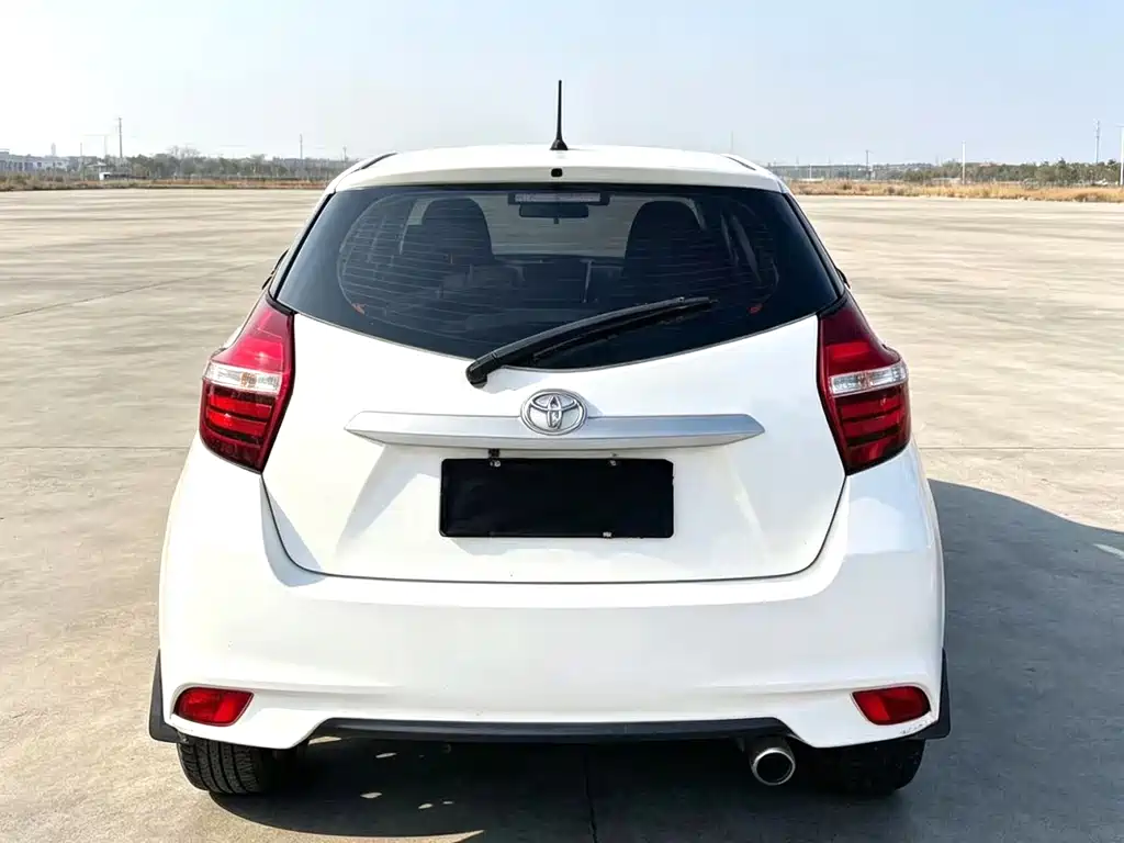 Toyota Yaris L 2018 — фото 8