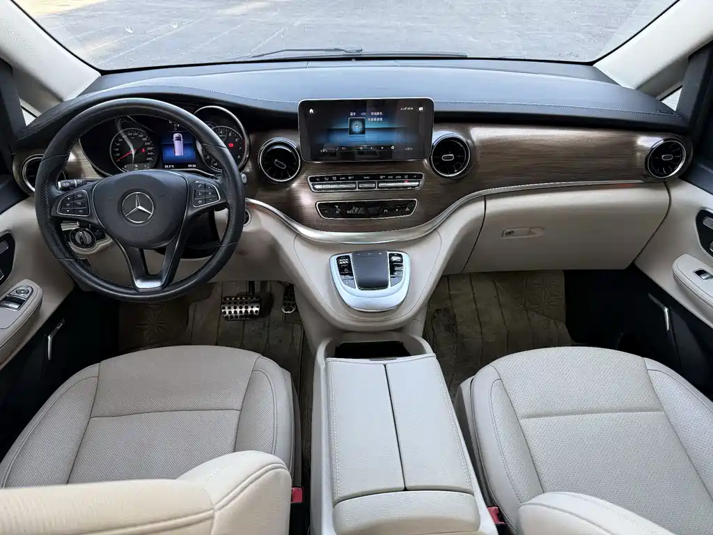 Mercedes-Benz V-Class 2023 — фото 10