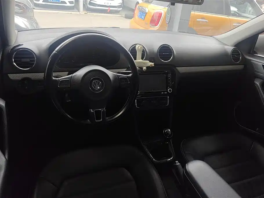 Volkswagen Jetta 2015 — фото 12