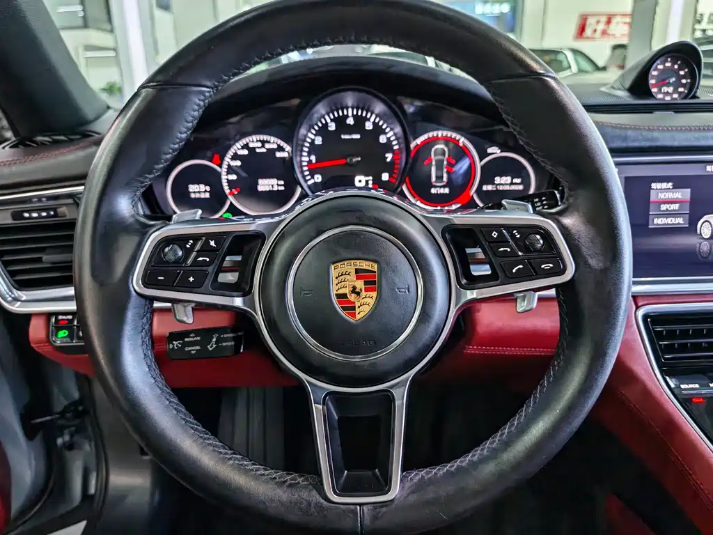 Porsche Panamera 2020 — фото 23