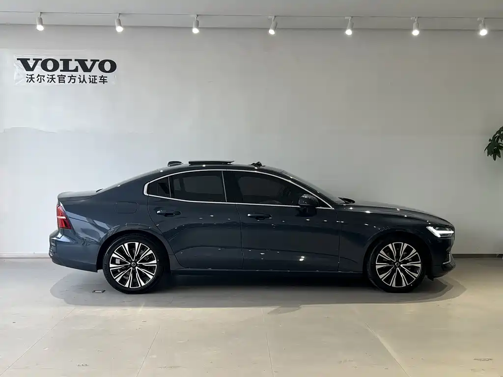 Volvo S60 2024 — фото 3
