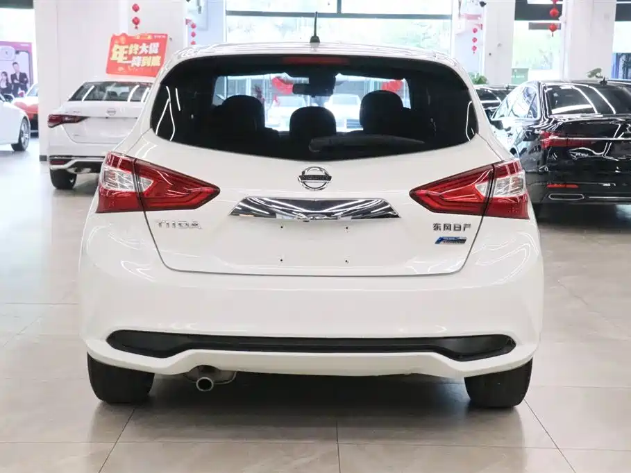 Nissan Tiida 2017 — фото 4