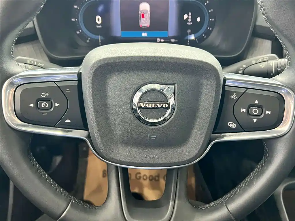 Volvo XC40 2025 — фото 14