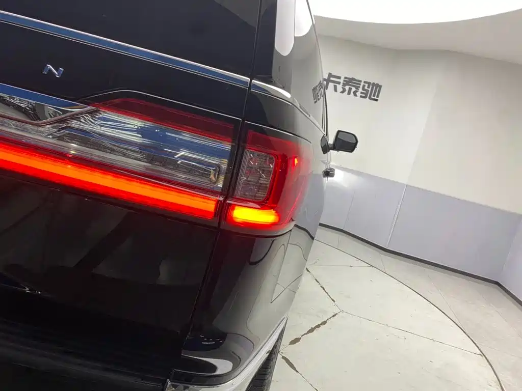 Lincoln Navigator 2021 — фото 10