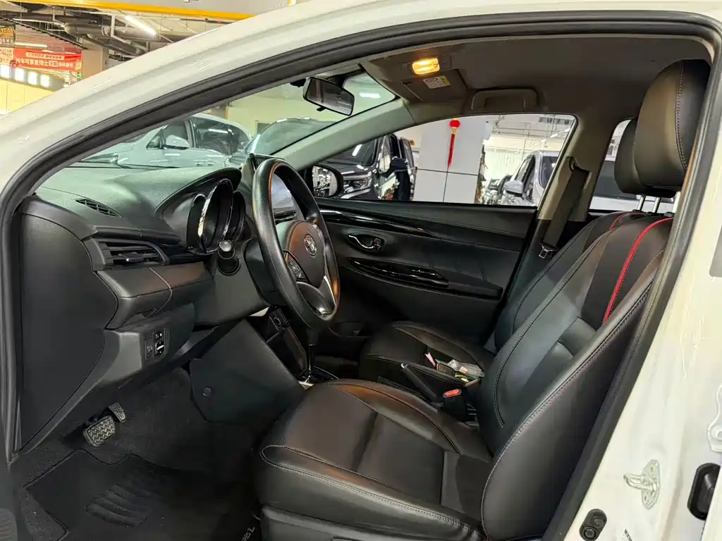 Toyota Yaris L 2023