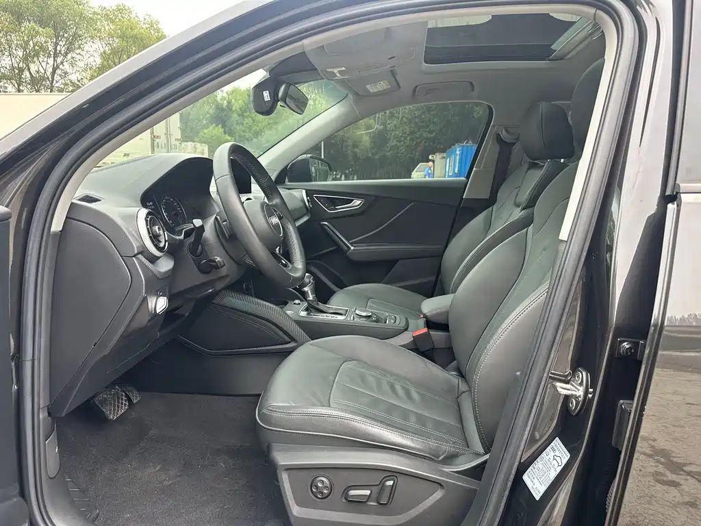 Audi Q2L 2023