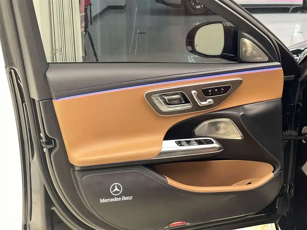 Mercedes-Benz E-Class 2025 — фото 11