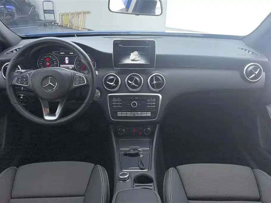 Mercedes-Benz A-Class 2016 — фото 12