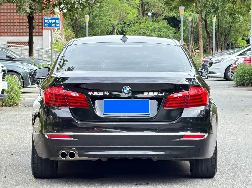 BMW 5 Series 2016 — фото 10