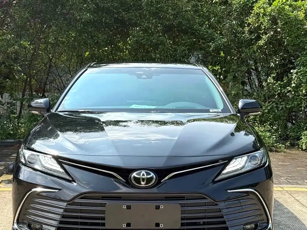 Toyota Camry 2023 — фото 2