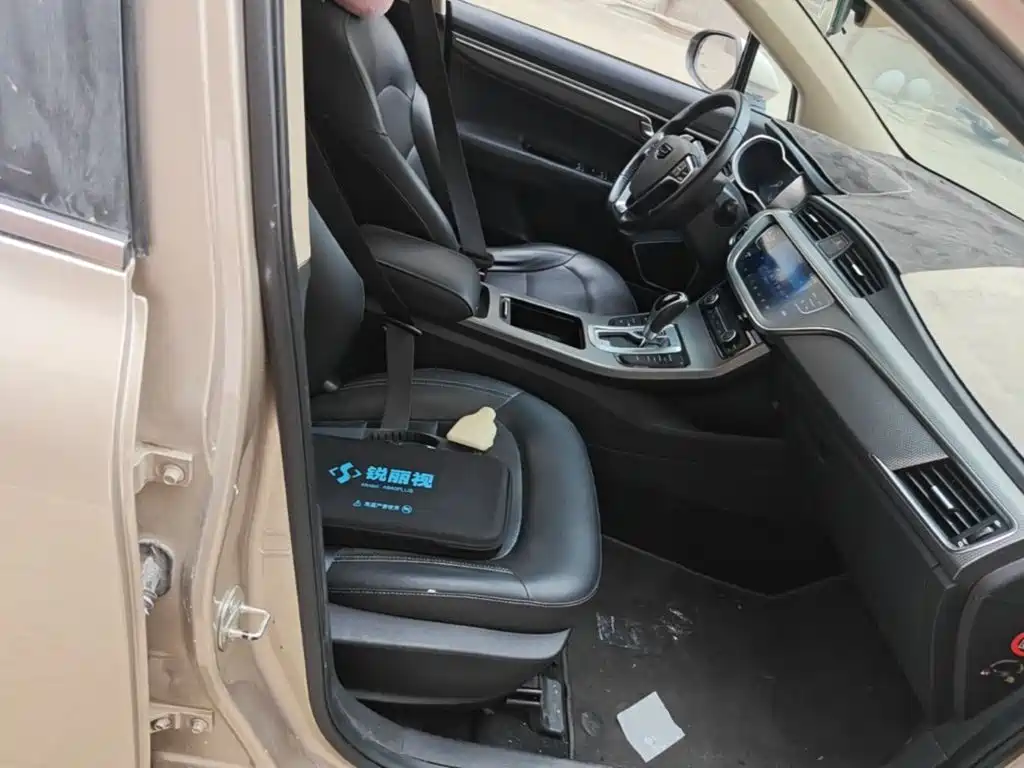 Geely Emgrand GS 2018 — фото 25