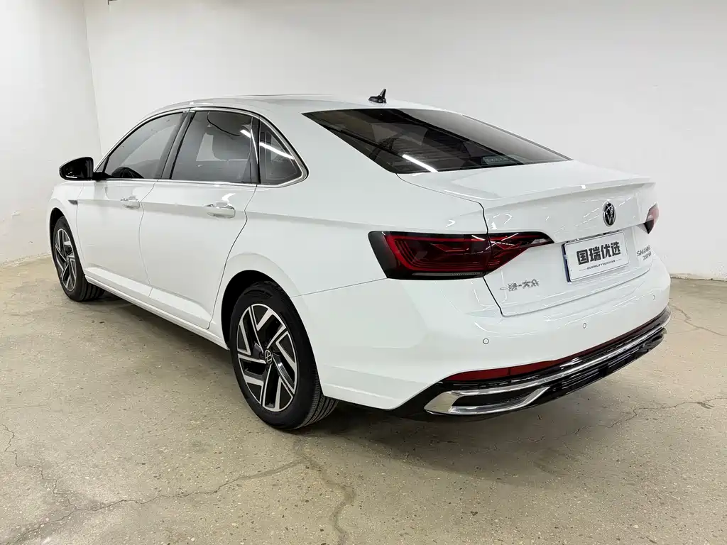 Volkswagen Sagitar 2022