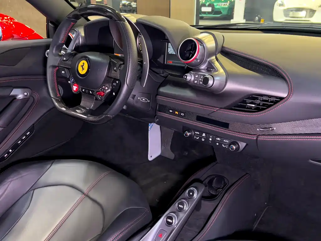 Ferrari F8 2023 — фото 17