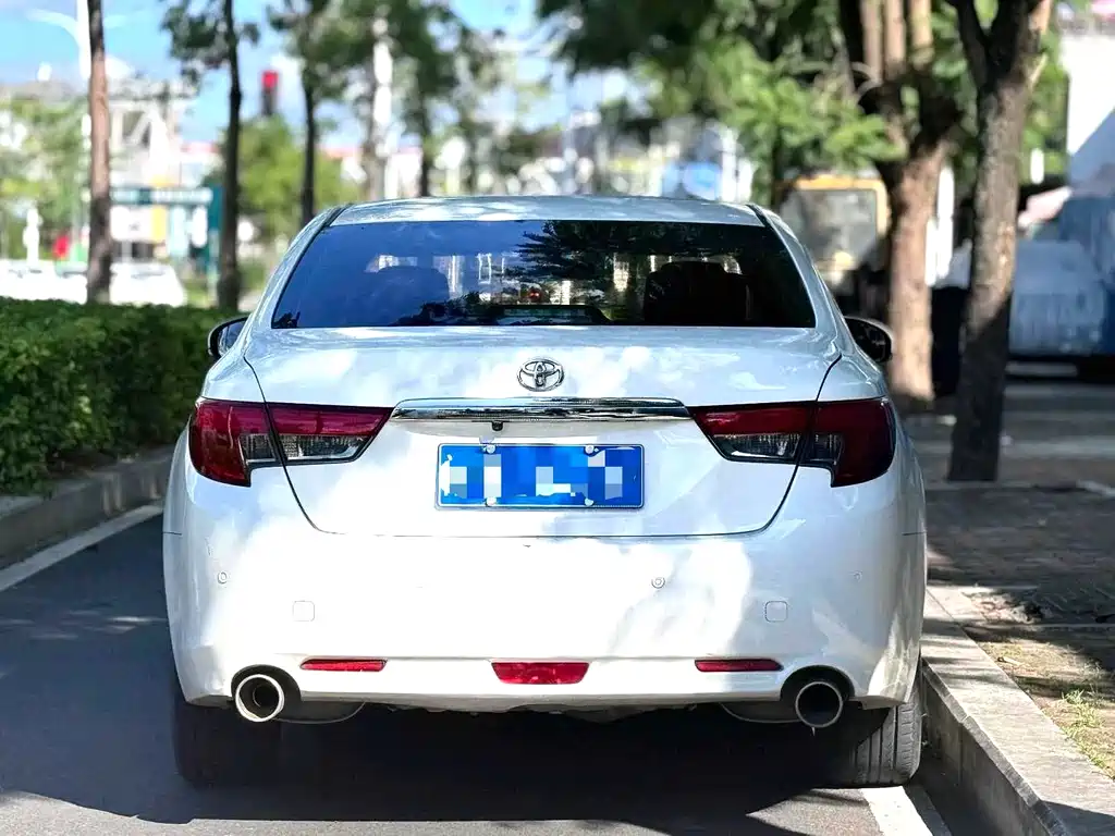 Toyota Reiz 2014