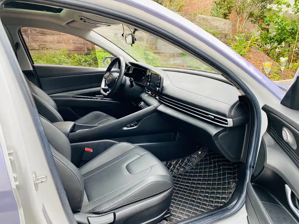 Hyundai Elantra 2021 — фото 17