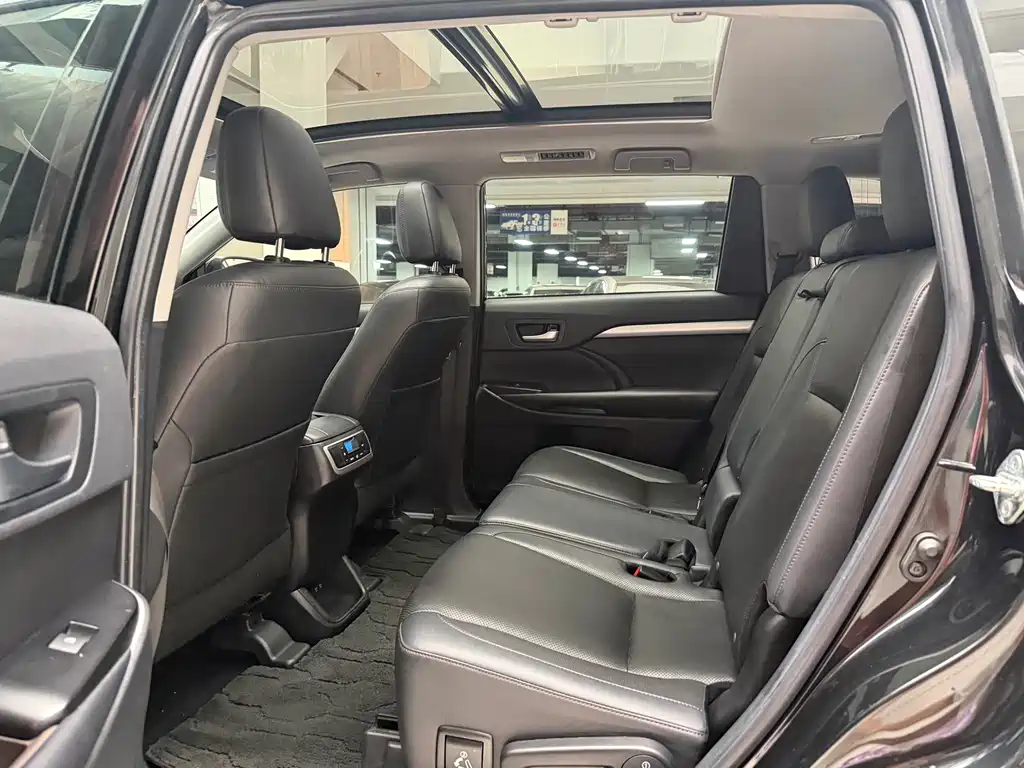 Toyota Highlander 2019 — фото 10