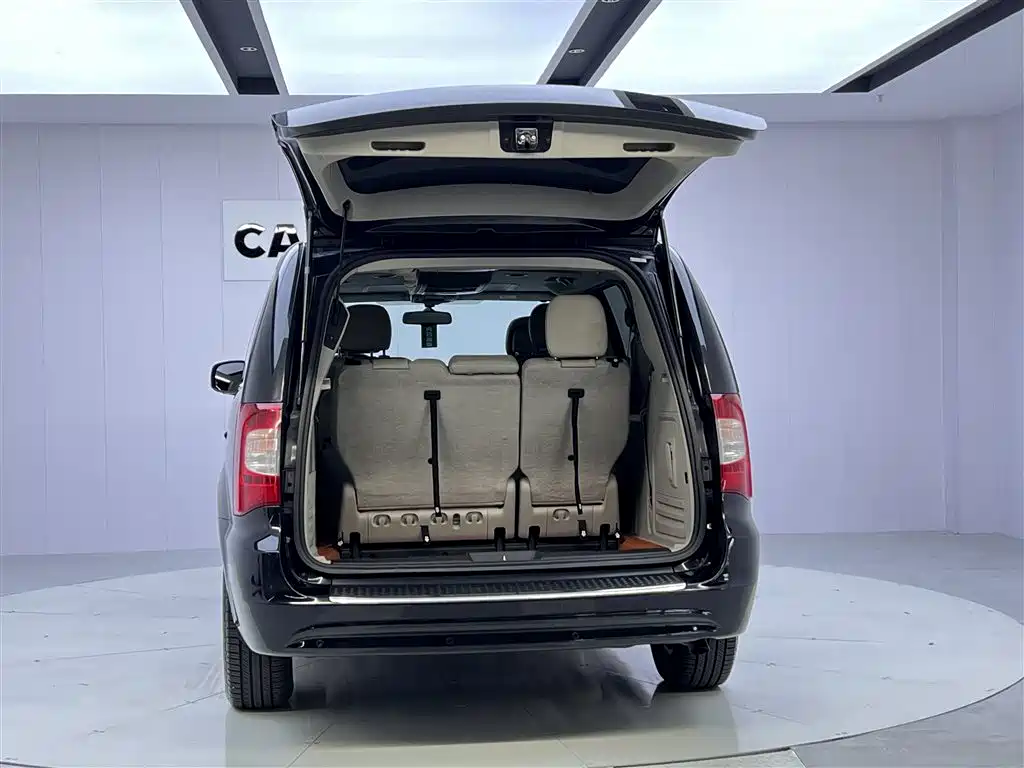 Chrysler Grand Voyager 2015 — фото 12