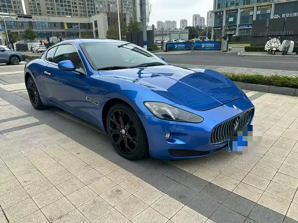 Maserati GranTurismo 2015 — фото 3