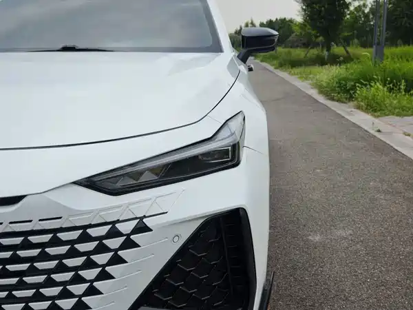 Changan UNI-V 2024