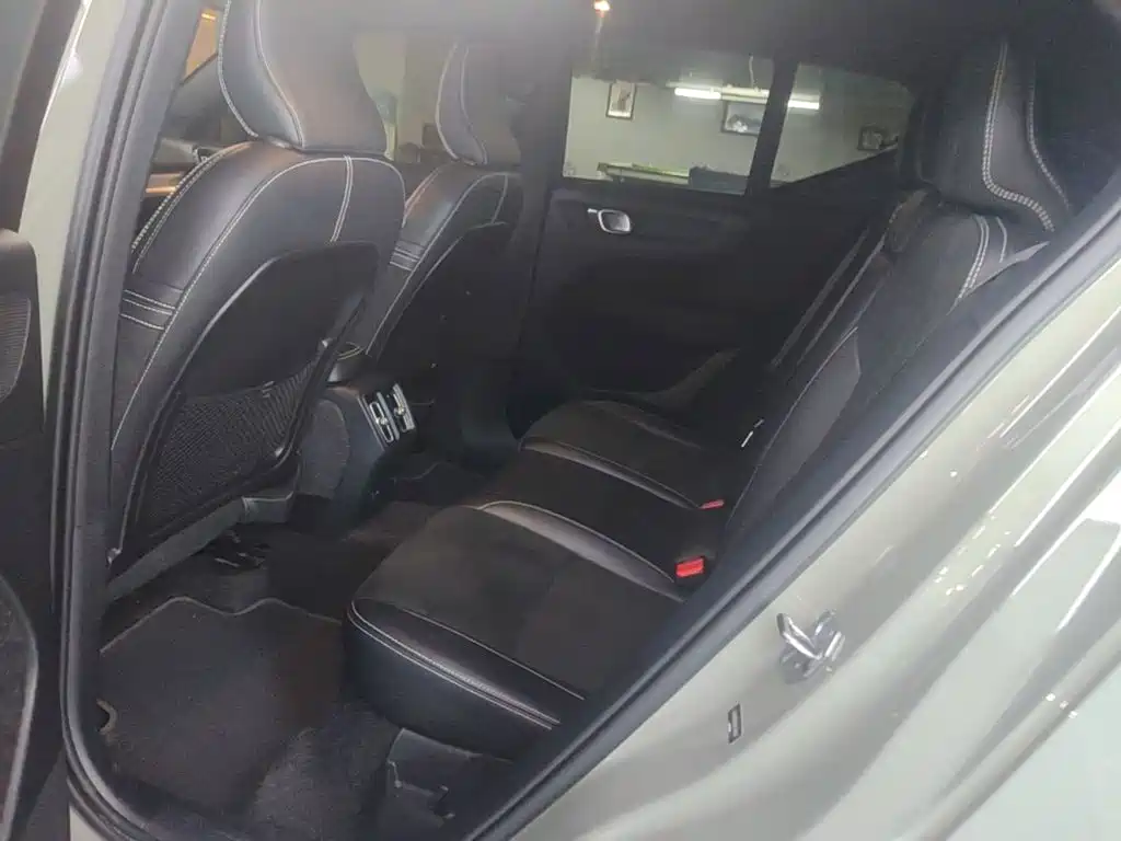 Volvo XC40 NEV 2021 — фото 17