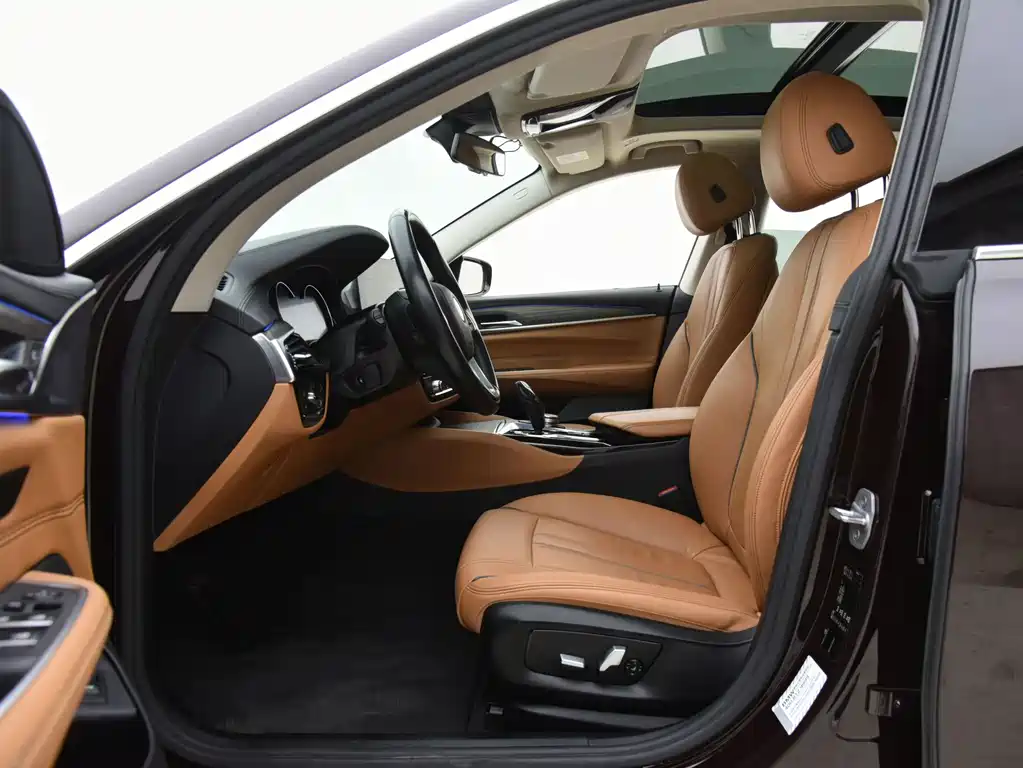 BMW 6 Series GT 2018 — фото 13