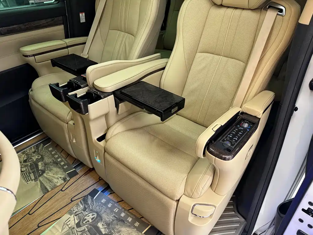 Toyota Alphard 2021 — фото 24