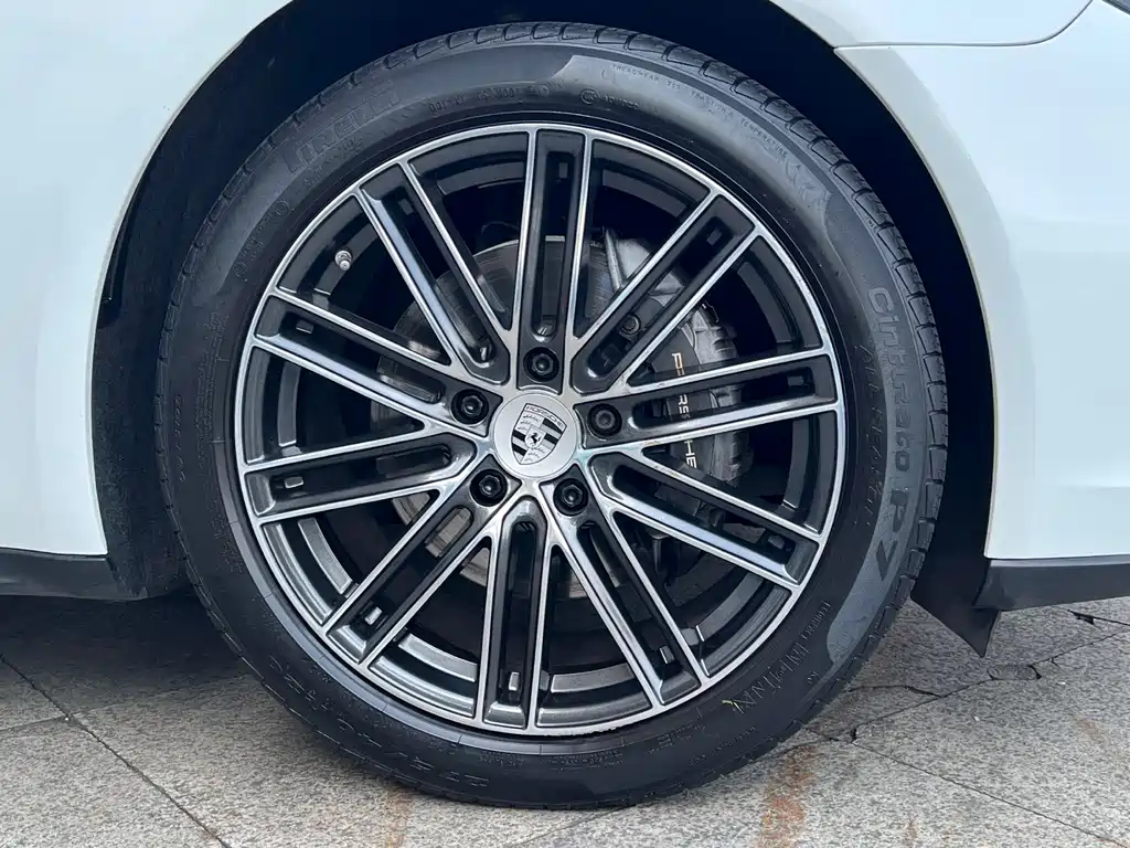 Porsche Panamera 2018 — фото 13