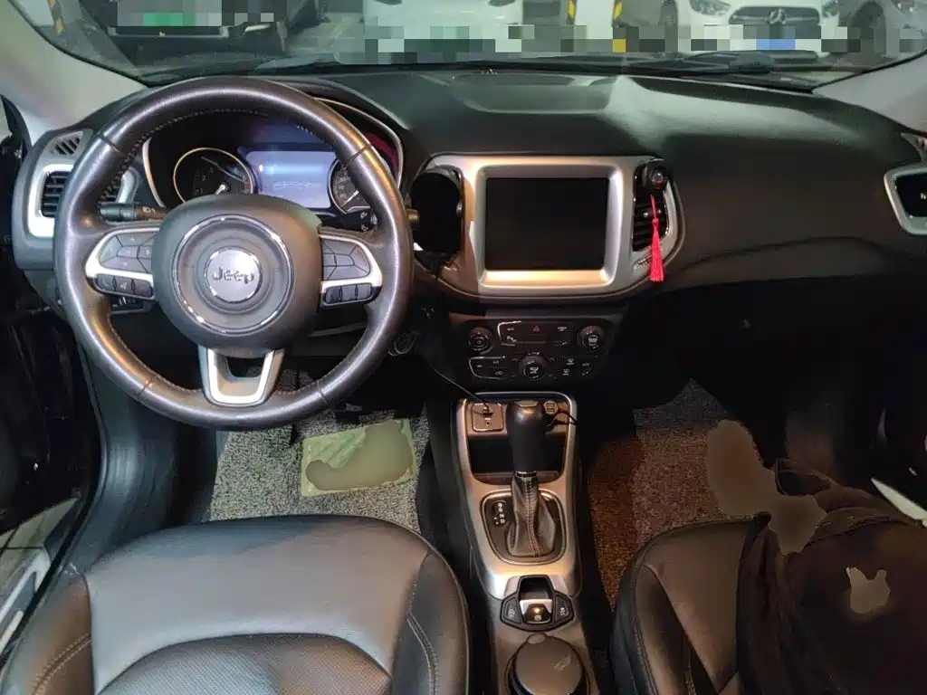 Jeep Compass 2018 — фото 10