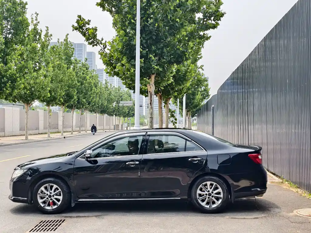 Toyota Camry 2014 — фото 21