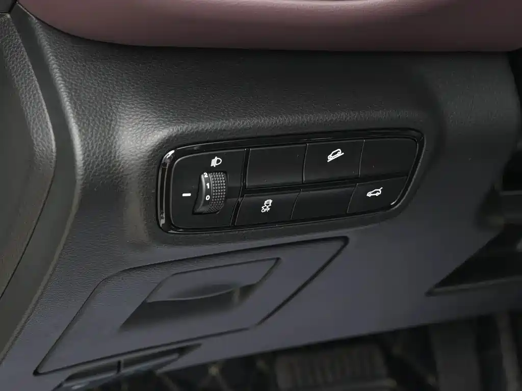 GAC Motor Trumpchi M6 2023 — фото 16