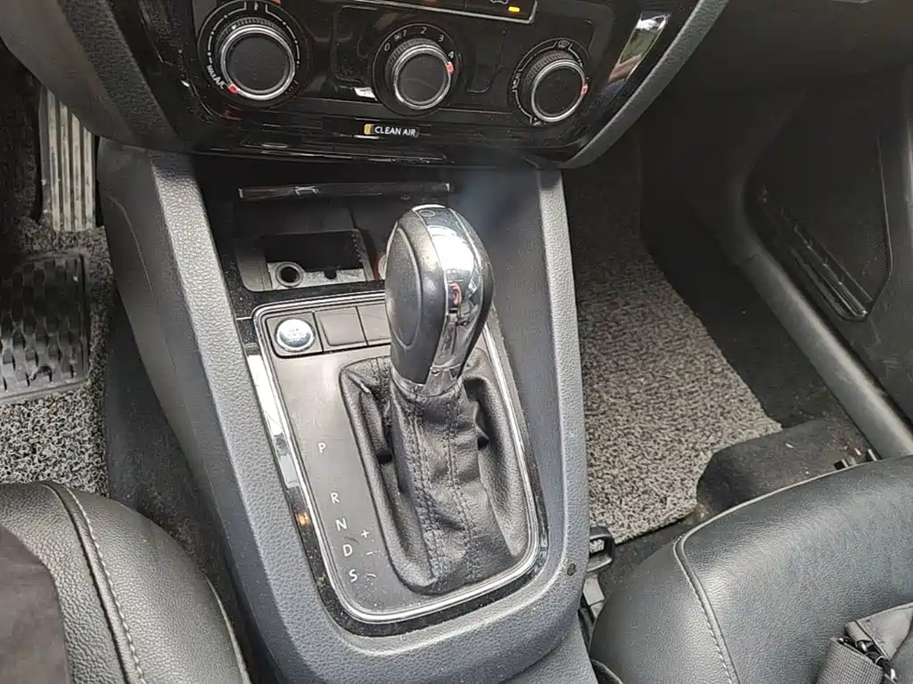 Volkswagen Sagitar 2016