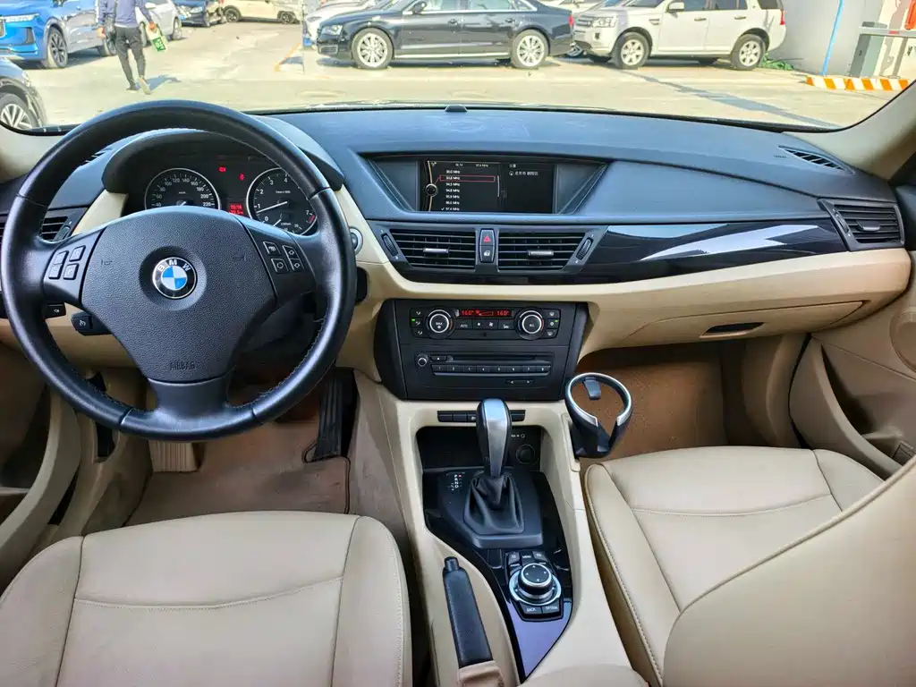 BMW X1 2011 — фото 11