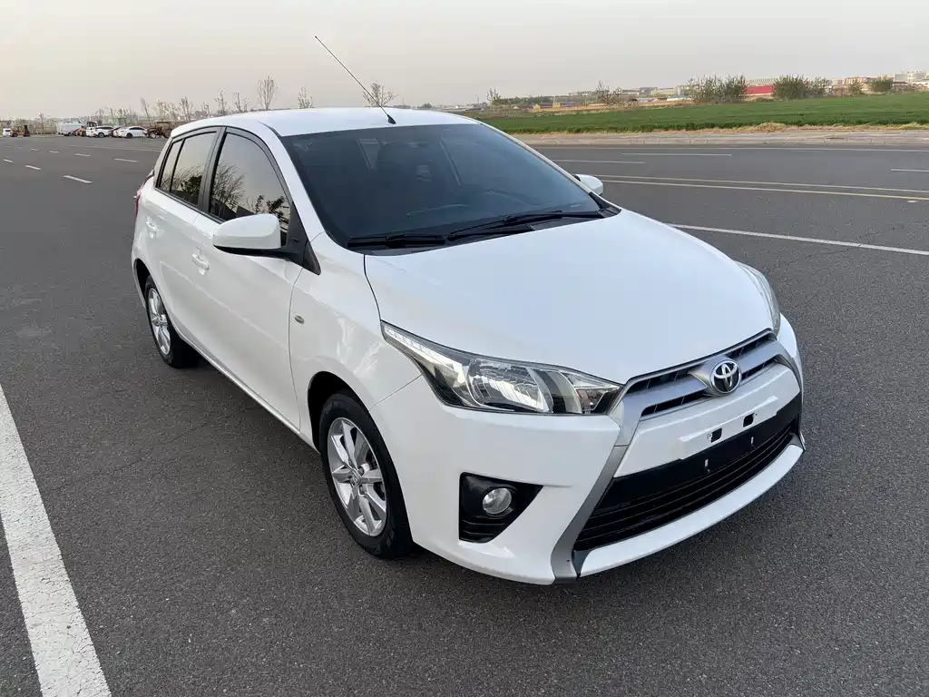 Toyota Yaris L 2014 — фото 3