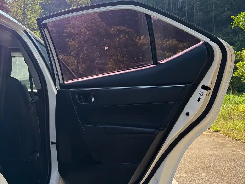 Toyota Corolla 2017 — фото 14