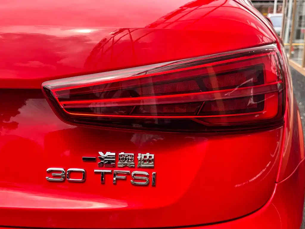 Audi Q3 2016 — фото 25