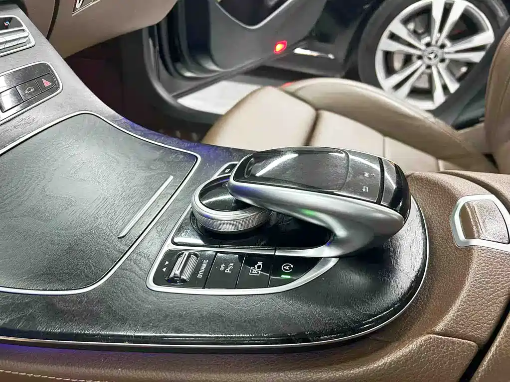 Mercedes-Benz E-Class 2018 — фото 12