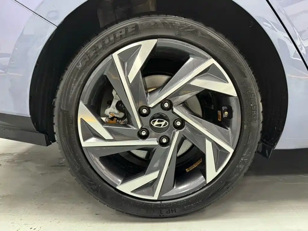 Hyundai Elantra 2023 — фото 19