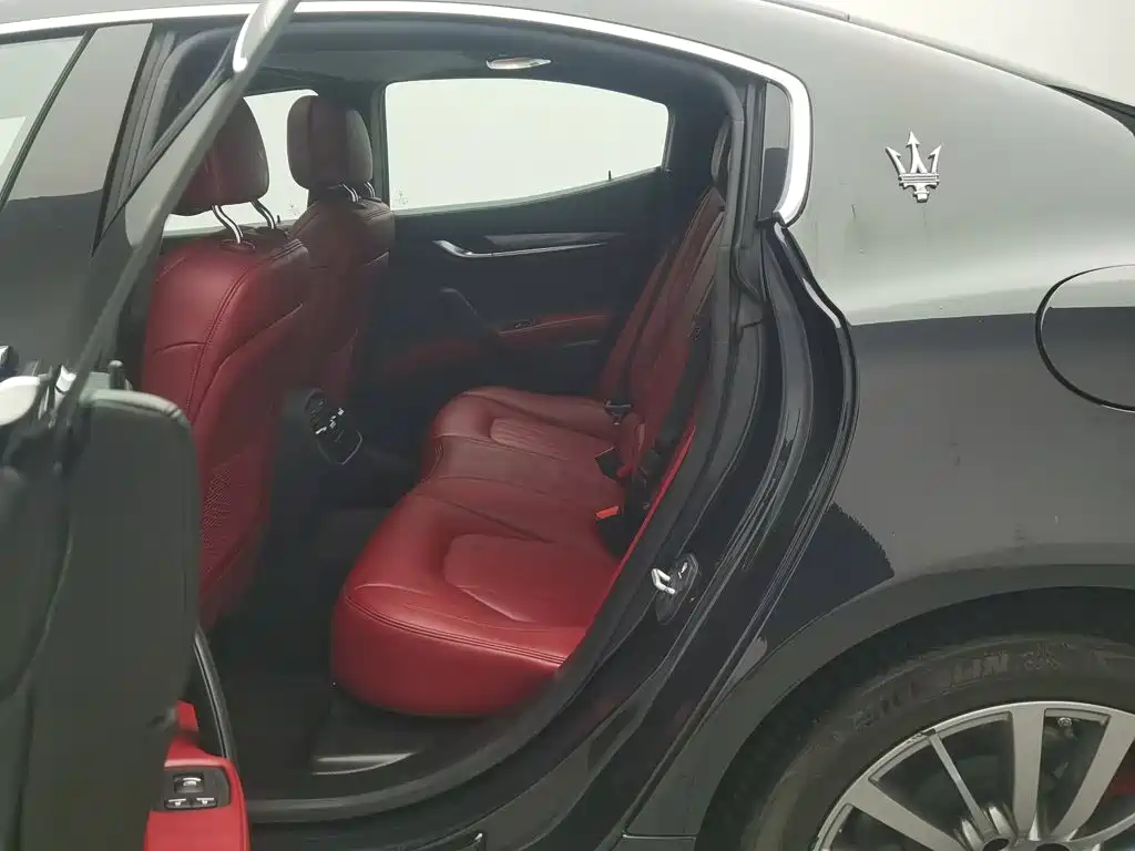 Maserati Ghibli 2023 — фото 15
