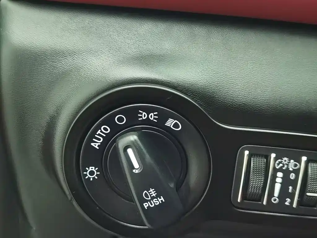 Maserati Ghibli 2023 — фото 21