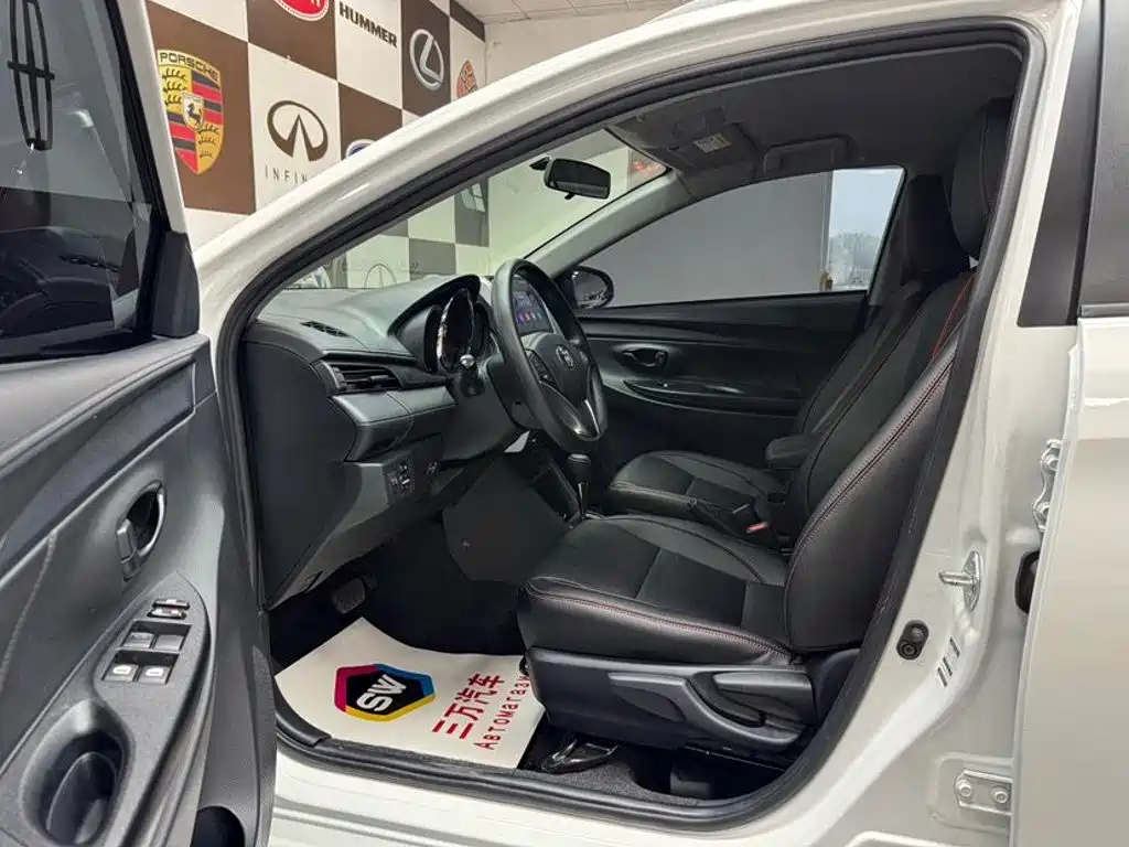 Toyota Yaris L 2023 — фото 7