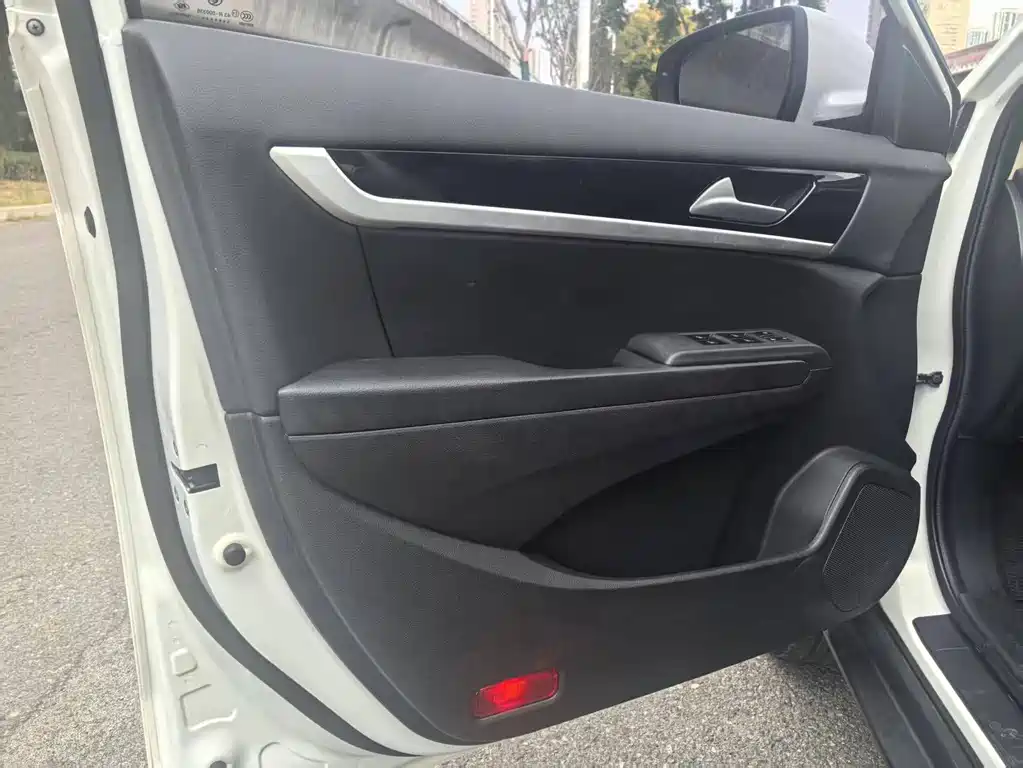 Dongfeng Fengshen AX7 2016 — фото 12